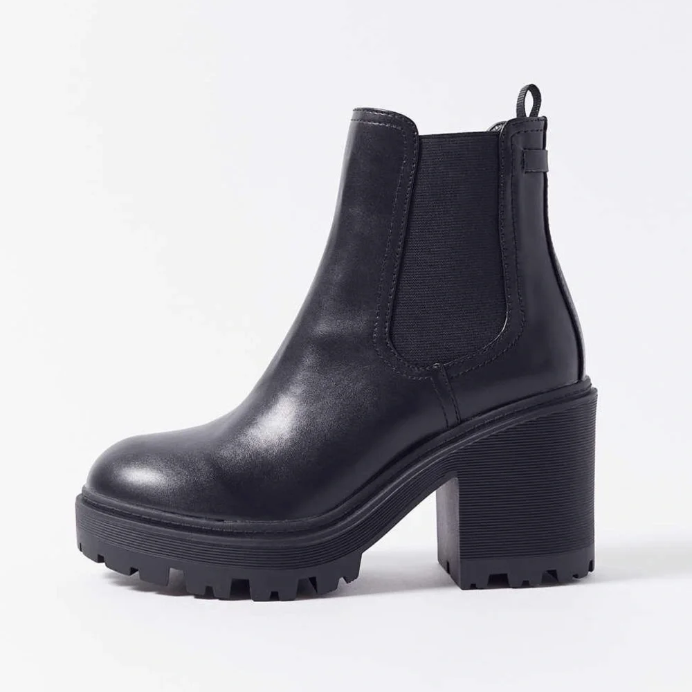 NWT Urban Outfitters Chloe Chelsea Timeless boot (10) - Picture 4 of 12